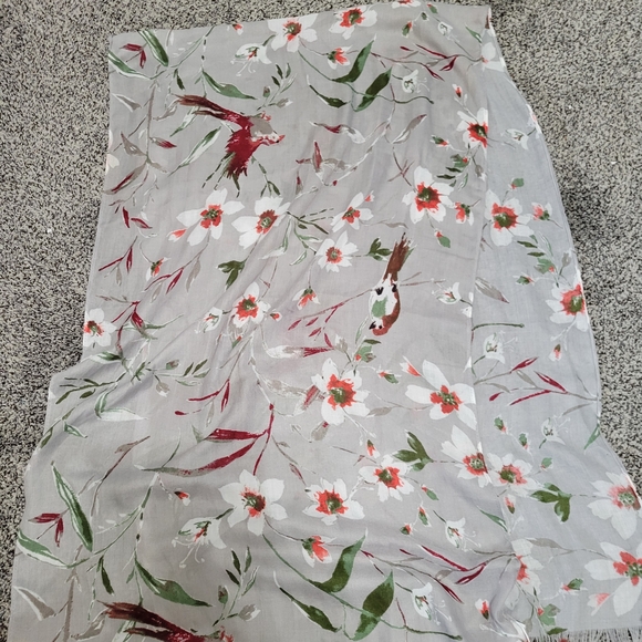Apt. 9 Accessories - Apt. 9 Gray Scarf with Floral And Bird Accents